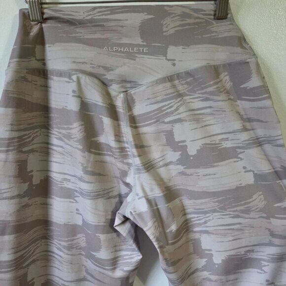 EUC LIKE NEW ALPHALETE ATHLETICS AMPLIFY CAMO PRINT LEGGINGS WOMENS SZ M - Picture 6 of 16